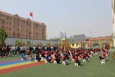 保定动力工程技术技工学校学前教育专业师生参观剑桥幼儿园  一次理论与实践的双向奔赴